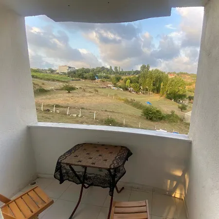 Appartamento Spacious House Near The Airport